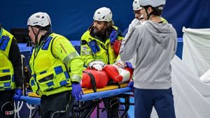 Olimpiyat oyunlarında korkunç kaza: Paten bıçağı genç sporcunun yüzünü kesti!