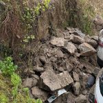 Ordu’da tarihi ev duvarı çöktü: Araçlar hasar gördü