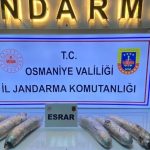 Osmaniye’de polis tarafından çevirilen aracın yedek lastiğinden 2 kilo esrar çıktı