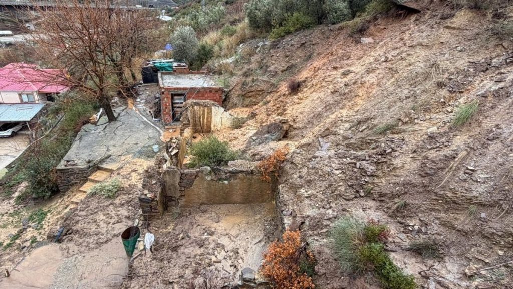 Osmaniye’de toprak kayması: 5 ev tahliye edildi