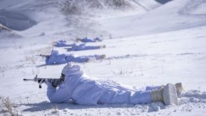 Özel harekat polisleri çetin kış şartlarına hazır