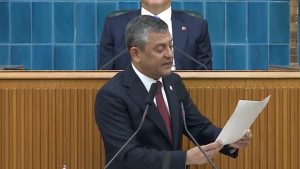 Özgür Özel, Mesut Özarslan’a attığı mesajları okudu: Salonda alkış tufanı koptu