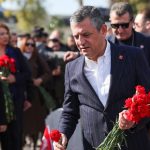 Özgür Özel’den 30 araçlık konvoyla Deprem Şehitliği’ne ziyaret