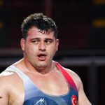 Rıza Kayaalp, mindere altın madalyayla döndü