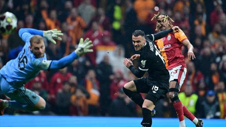 Sacha Boey’in Juventus’a attığı gol akıllara Wesley Sneijder’i getirdi