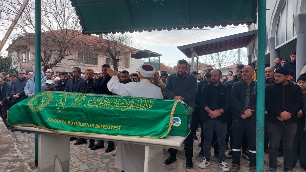 Sakarya’da ambar çatısından düşerek hayatını kaybeden yaşlı adam son yolculuğuna uğurlandı