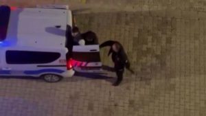 Samsun’da bir şahıs akrabasının arabasına tüfekle ateş açıp lastiklerini kesti