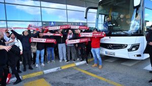 Samsunspor’u Üsküp’te taraftarlar karşıladı