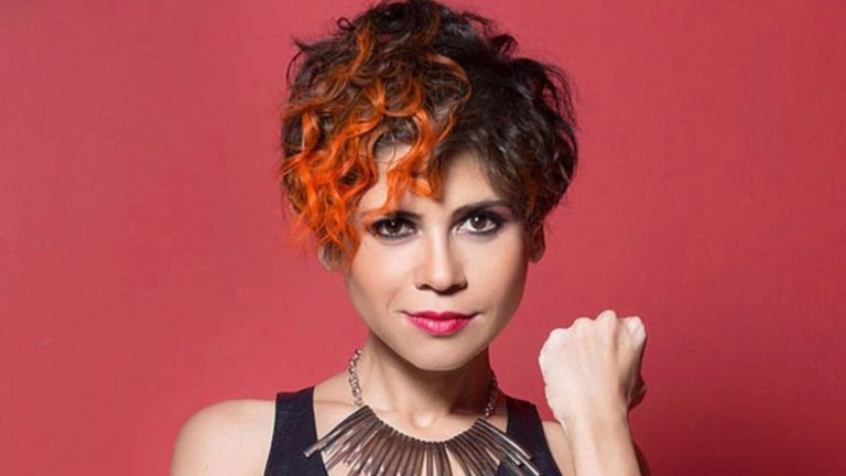 Şarkıcı Aydilge ameliyat oldu! Hastane odasından paylaşım var