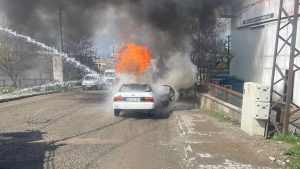 Siirt’te seyir halindeki otomobil alev aldı