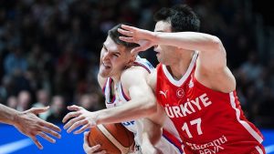 Sırbistan’ı deviren 12 Dev Adam liderliğini sürdürdü