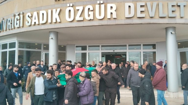 Sivas’ta hastasını muayene ettiği sırada kalp krizi geçirip can verdi