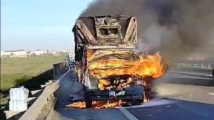 Tekirdağ’da seyir halindeki kamyonette yangın