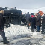Tendürek Geçidi’nde kar küreme aracı devrildi: 2 ölü
