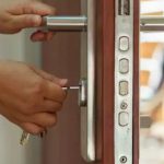 Tutukluk yapan anahtarlara kesin çözüm: Yağlamak yerine sirke püskürtün