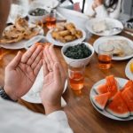 Uzmanlardan sahur uyarısı: Susatmayan besinleri tercih edin