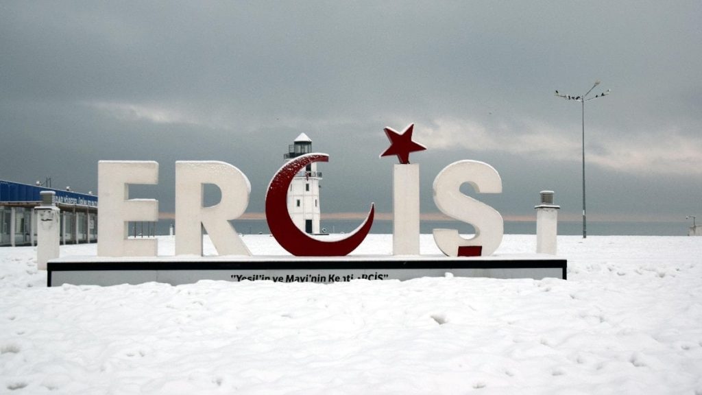 Van’da kar yağışı sonrası güzel görüntüler oluştu