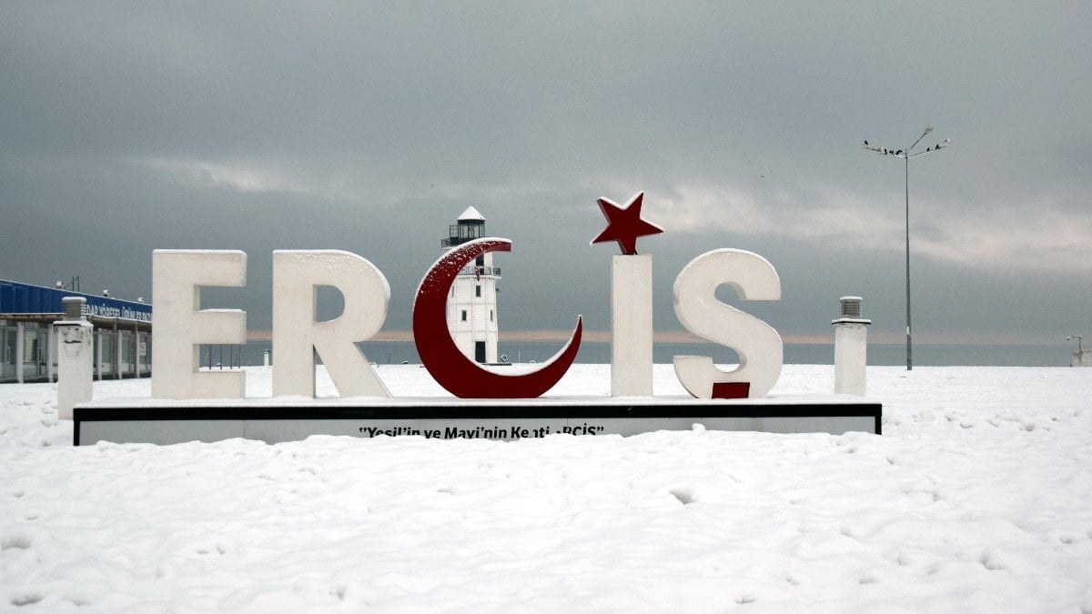 Van’da kar yağışı sonrası güzel görüntüler oluştu