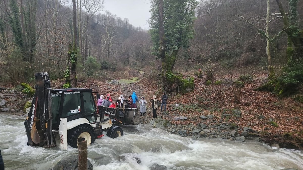 Yalova’da derede su yükselince 19 kişi mahsur kaldı