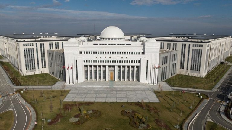 Yargıtay cezayı onadı: Eski çalışanının fotoğrafını paylaşan patrona hapis