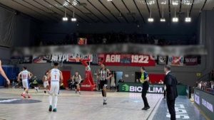 Yunan taraftarların Beşiktaş maçında açtığı ırkçı pankartın cezası belli oldu