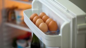 Yüzüyorsa sakın dokunmayın! Bozuk yumurtayı bir saniyede ele veren test