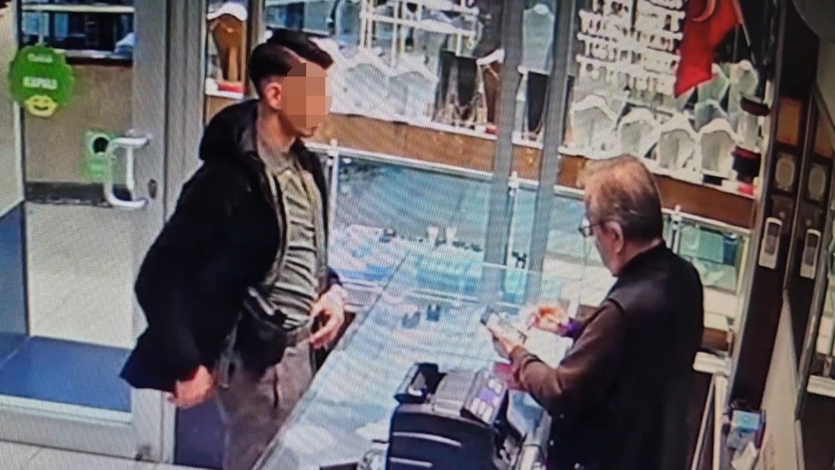 Zonguldak’ta jandarma olduğunu söyleyen şahıs silahını göstererek altın ayırtıp kaçtı