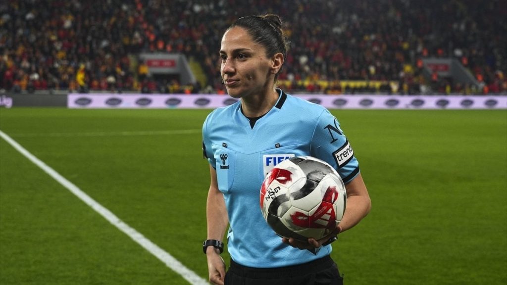 22 yıl sonra kadın hakem yönetti! Göztepe ile Alanyaspor yenişemedi