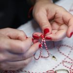 5 dakikada adım adım marteniçka yapımı: Kırmızı ve beyaz ip yetiyor