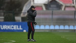 A Milli Futbol Takımı, Fadil Vokrri Stadı’nda yürüyüş yaptı