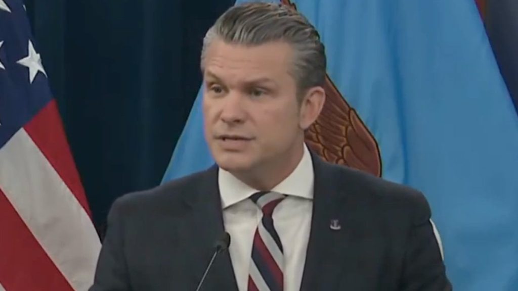 ABD Savaş Bakanı Pete Hegseth Pentagon’da açıklama yapıyor