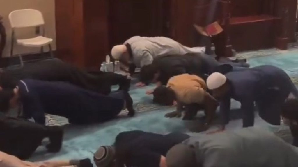 ABD’de camide şınav geleneğini başlatan Türk imam, sosyal medyanın ilgisini çekiyor