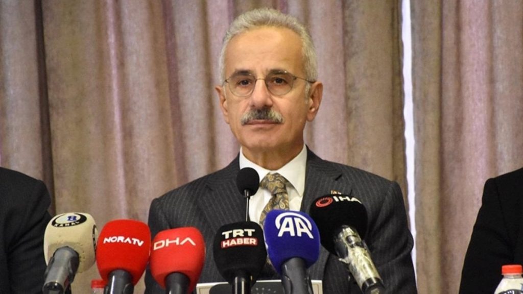 Abdulkadir Uraloğlu: Türkiye bayramda hava trafiği rekoru kıracak