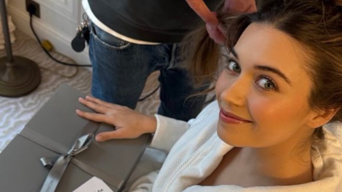 A.B.İ’nin Çağla’sı Afra Saraçoğlu’nun Paris çıkarması! Kendine hayran bıraktı