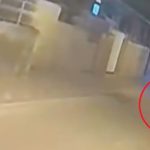 Adana’da aniden yola koşan çocuğa otomobilin çarptığı kaza anı kameraya yansıdı