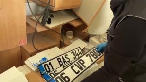 Adana’da APP plaka üreten 3 atölyeye baskın