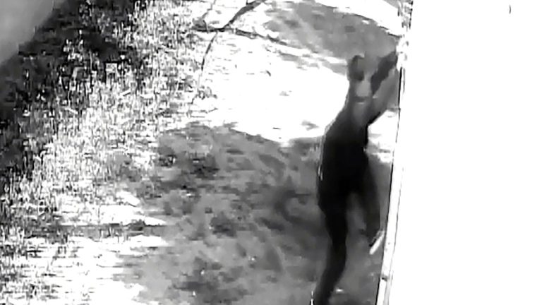 Adana’da balkondan girip, hırsızlık yaptı