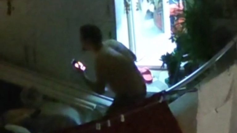 Adana’da evini yakmak isteyen kişi polis tarafından ikna edildi