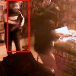 Adana’da kaldırım taşıyla camları kırıp, hırsızlık yaptılar