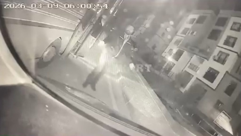 Adana’da otobüs ve minibüs şoförlerinin yol verme kavgası kazaya neden oldu