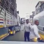 Adana’da tır sürücüsü, yanındaki kişiyle birlikte otomobil sürücüsüne saldırdı