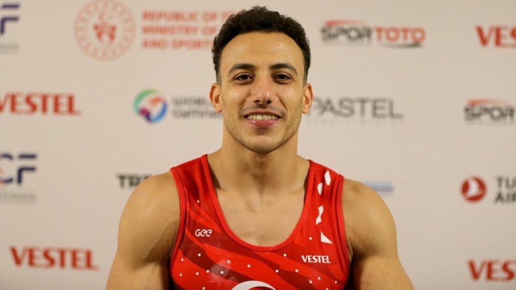 Adem Asil, halka aletinde altın madalya kazandı