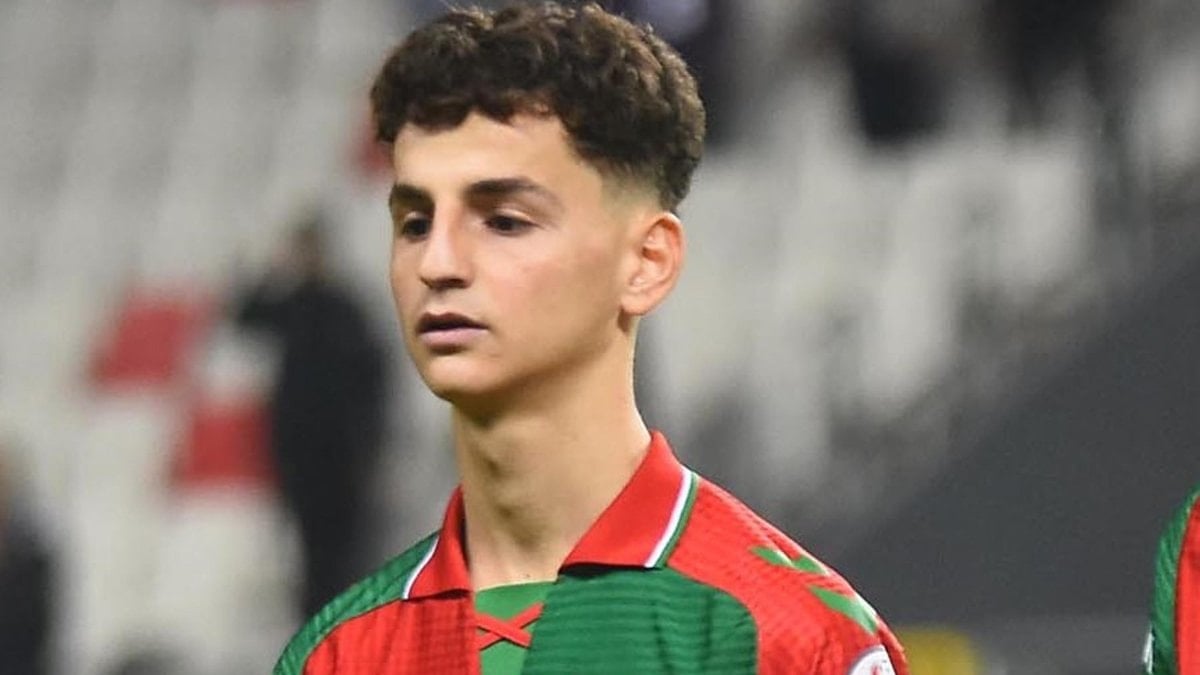 Adem Yeşilyurt Fenerbahçe’ye imza attı, formayı kaptırdı