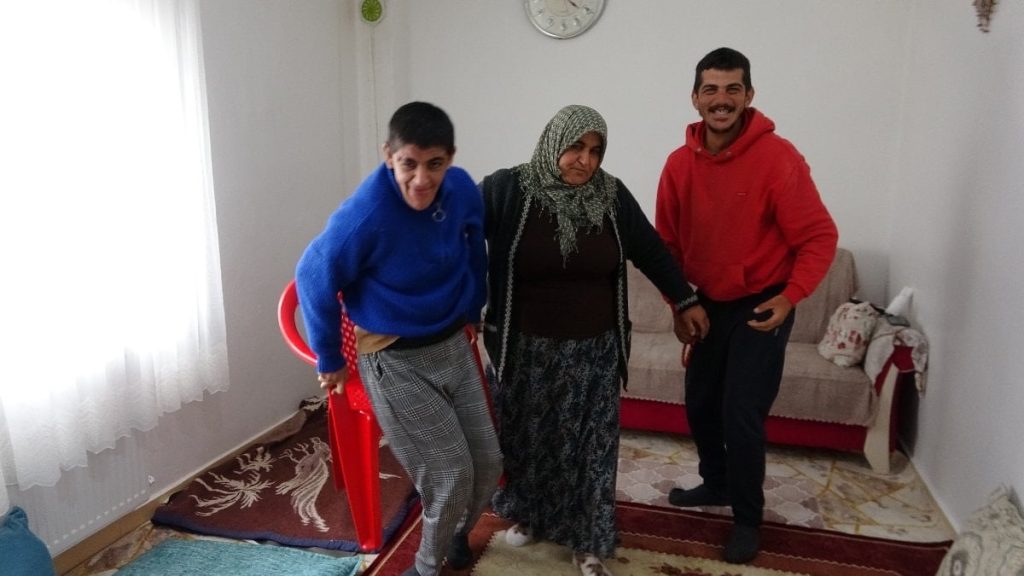 Adıyaman’da engelli çocuklarına hem anne hem baba olan kahraman anne
