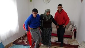 Adıyaman’da engelli çocuklarına hem anne hem baba olan kahraman anne