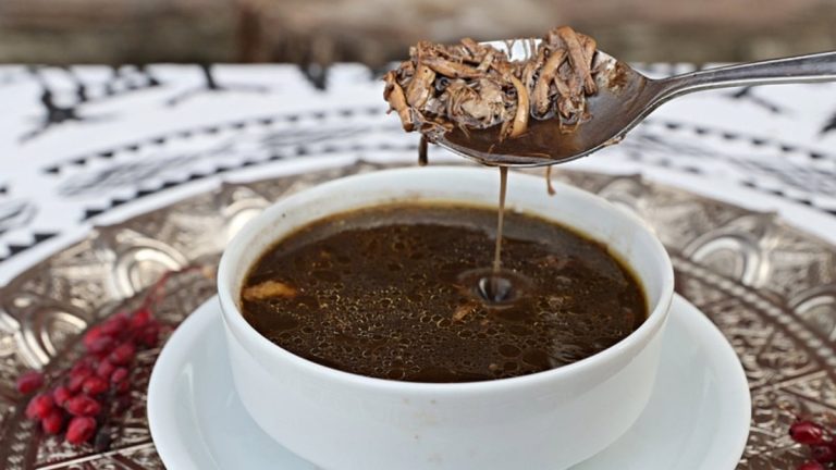 Ağaları iyileştiriyor: Tescilli “Kara Çorba” tarifi