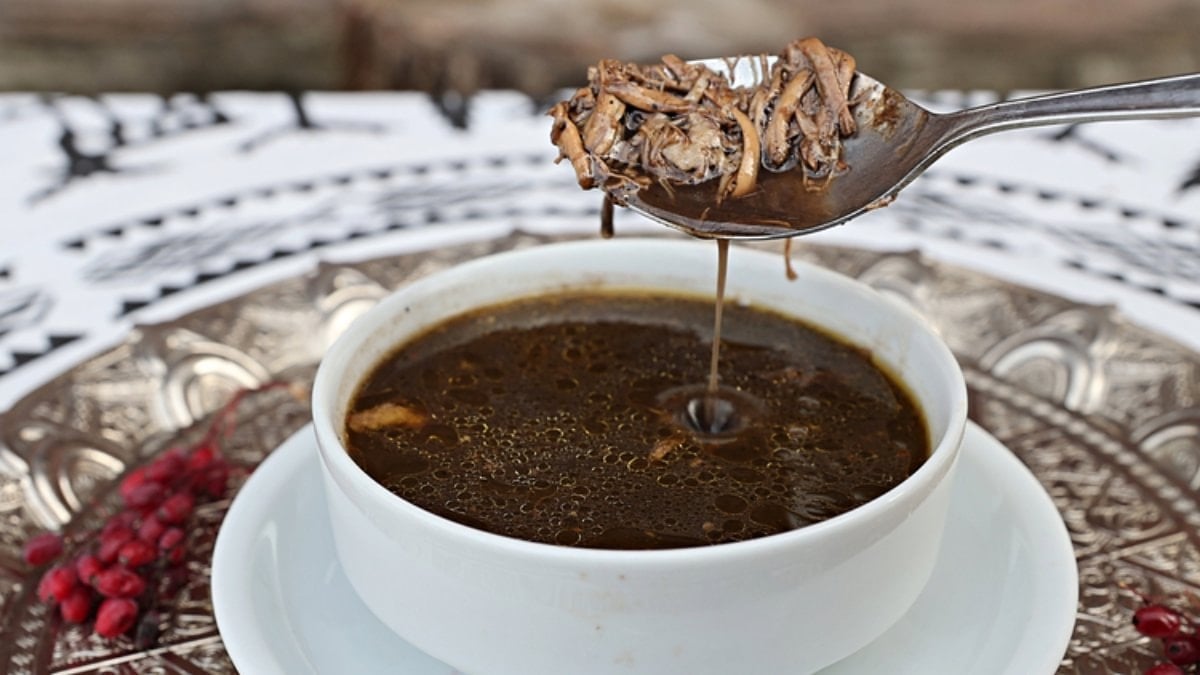 Ağaları iyileştiriyor: Tescilli “Kara Çorba” tarifi