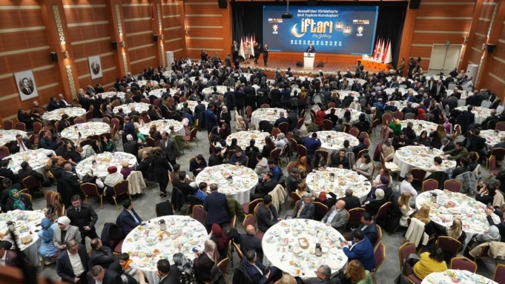 AK Parti İstanbul İl Başkanlığı’nda Şehit Aileleri ve Gaziler İftarı