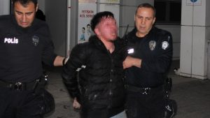 Aksaray’da annesinin sevgilisini bıçakladı: Tutuklandı