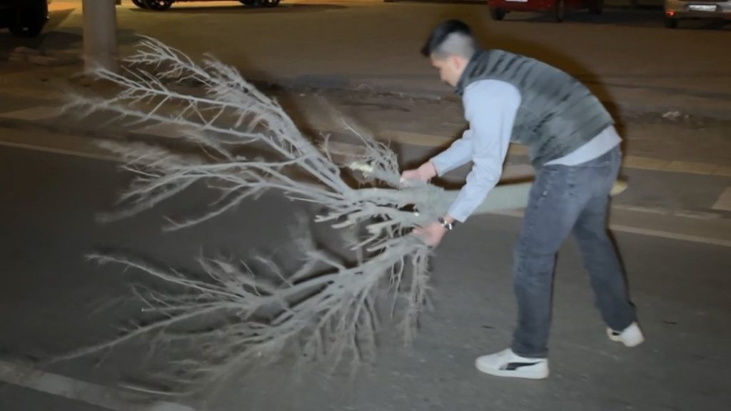 Aksaray’da kaza sonrası yolu temizledi